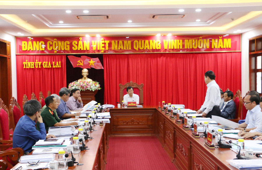 Ban Thường vụ Tỉnh ủy tổ chức công bố Quyết định của Ban Bí thư Trung ương Đảng. Ảnh: Q.T