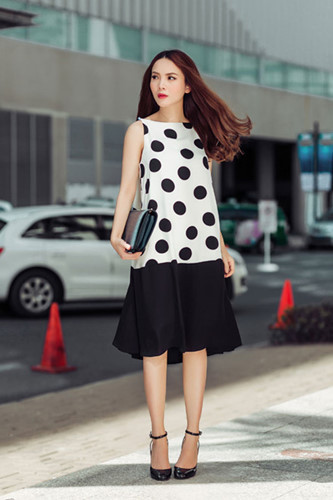 Yến Trang khá kén chọn các style và cá tính của từng sản phẩm và phối đồ sao cho các món ăn ý với nhau. Yến Trang khá kén chọn các style và cá tính của từng sản phẩm và phối đồ sao cho các món ăn ý với nhau.