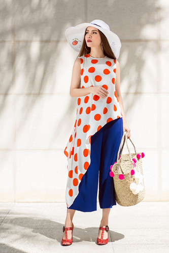 Yến Trang chia sẻ, cô và em gái hiếm khi bỏ một số tiền quá lớn để mua hàng hiệu đắt đỏ. Thay vào đó, cô chọn những thương hiệu bình dân tại Châu Á. Yến Trang chia sẻ, cô và em gái hiếm khi bỏ một số tiền quá lớn để mua hàng hiệu đắt đỏ. Thay vào đó, cô chọn những thương hiệu bình dân tại Châu Á.