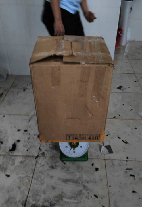 Số lượng lớn ma túy tổng hợp được ngụy trang trong các thùng carton. Số lượng lớn ma túy tổng hợp được ngụy trang trong các thùng carton.