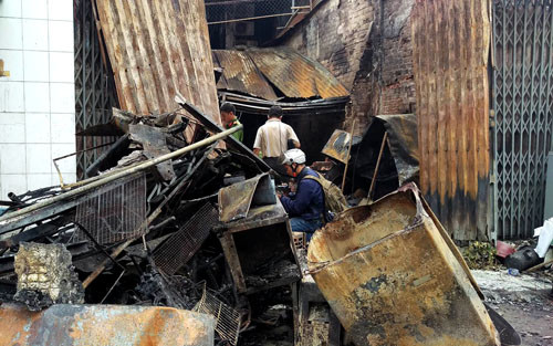 Hiện trường vụ cháy khiến 4 người trong gia đình tử vong. Hiện trường vụ cháy khiến 4 người trong gia đình tử vong.