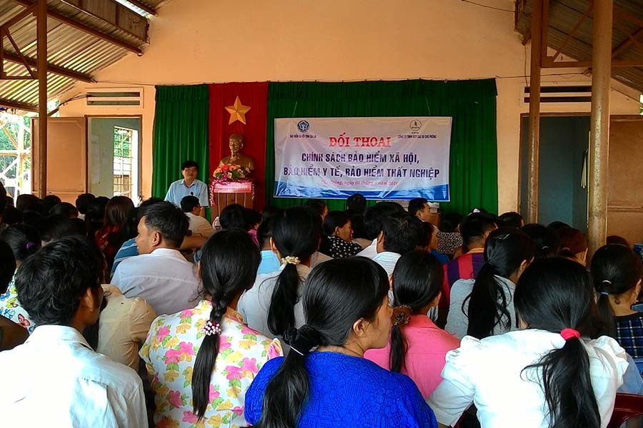 Buổi đối thoại do BHXH Gia Lai phối hợp với Công ty TNHH một thành viên Cao su Chư Prông tổ chức chiều 8-6 thu hút trên 200 lao động tham gia. Ảnh: N.N Buổi đối thoại do BHXH Gia Lai phối hợp với Công ty TNHH một thành viên Cao su Chư Prông tổ chức chiều 8-6 thu hút trên 200 lao động tham gia. Ảnh: N.N