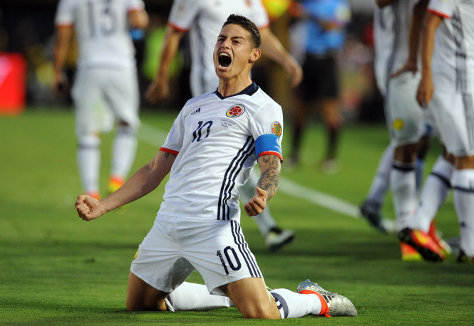 James Rodriguez ăn mừng sau bàn nâng tỷ số lên 2-0 cho Colombia. Ảnh: Reuters James Rodriguez ăn mừng sau bàn nâng tỷ số lên 2-0 cho Colombia. Ảnh: Reuters