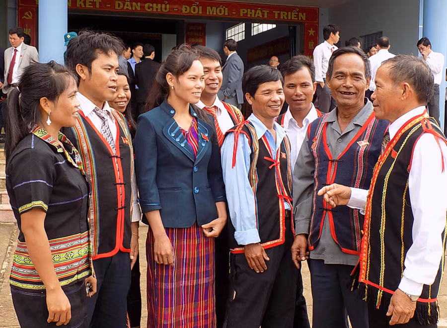 Trao đổi kinh nghiệm về xây dựng khối đại đoàn kết toàn dân vùng dân tộc thiểu số. Ảnh: T.N