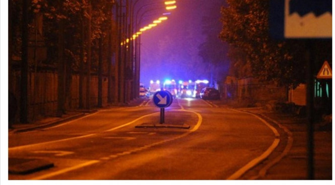  Các xe cứu thương trên một con đường gần hiện trường vụ hai xe lửa đâm nhau ở Bỉ