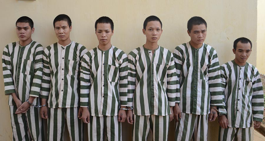 Các đối tượng trong nhóm trộm máy bơm nước bị Công an huyện Chư Sê bắt giữ. Ảnh: V.P