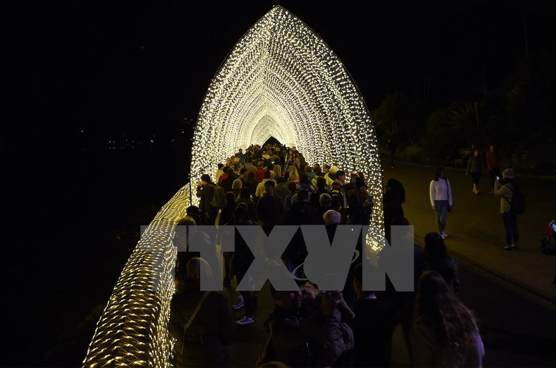 Nhà hát Opera Sydney lung linh sắc màu trong lễ hội. 