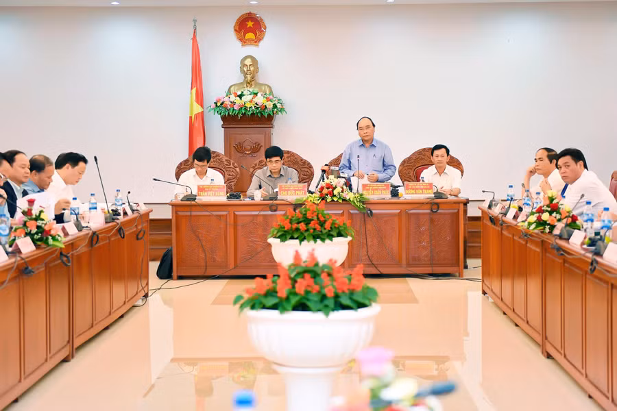 Phó Thủ tướng (nay là Thủ tướng) Nguyễn Xuân Phúc làm việc với lãnh đạo tỉnh Gia Lai tháng 3-2016. Ảnh: K.N.B