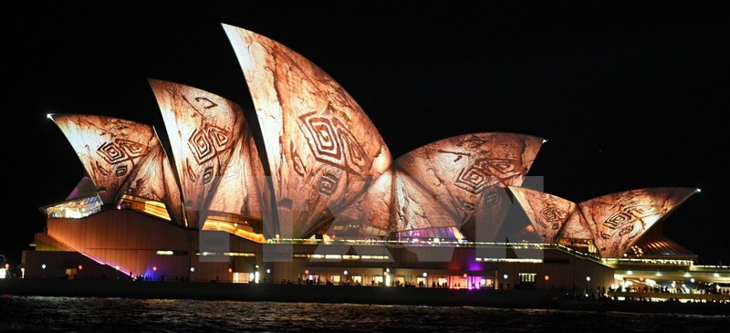 Nhà hát Opera Sydney lung linh sắc màu trong lễ hội. 