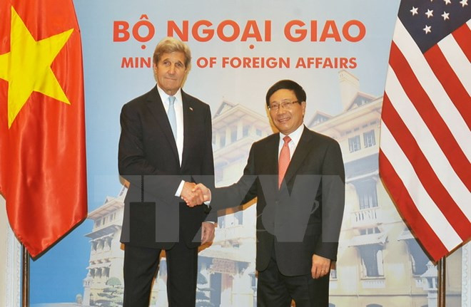 Phó Thủ tướng, Bộ trưởng Ngoại giao Phạm Bình Minh đón Bộ trưởng Ngoại giao Hoa Kỳ John Kery.