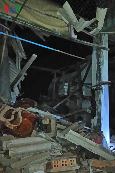 Nhiều căn nhà bị sập. Nhiều căn nhà bị sập.