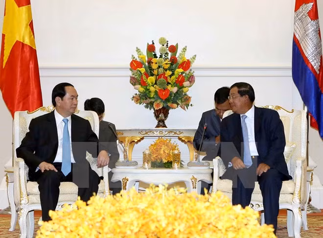 Chủ tịch nước Trần Đại Quang gặp Thủ tướng Chính phủ Hoàng gia Campuchia Samdech Techo Hunsen.