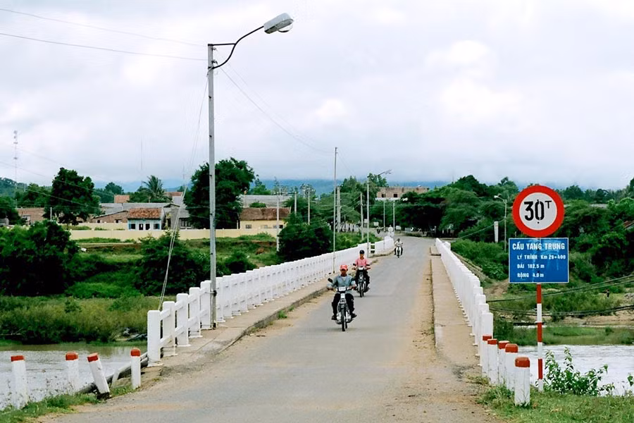 Cầu Yang Trung huyện Kông Chro. Ảnh: Đức Thụy