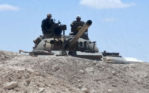 Xe tăng quân đội Syria tiến át 