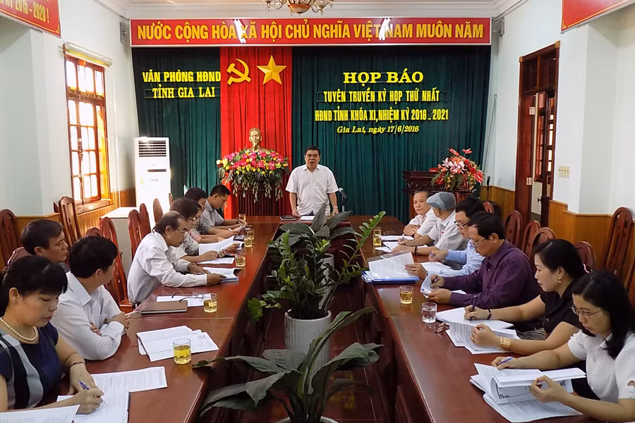 Văn phòng HĐND tỉnh họp báo về Kỳ họp thứ nhất HĐND tỉnh khóa XI. Ảnh: T.N