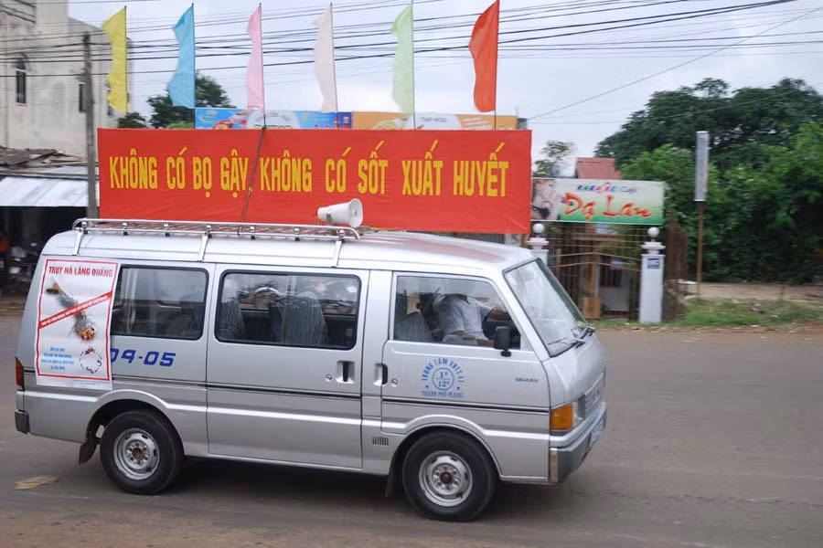 Trung tâm Y tế Dự phòng tăng cường tuyên truyền phòng-chống dịch bệnh tại các địa phương. Ảnh: N.T