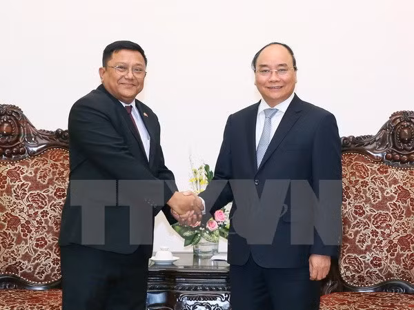 Thủ tướng Nguyễn Xuân Phúc tiếp ông Win Hiaing, Đại sứ đặc mệnh toàn quyền Myanmar tại Việt Nam.