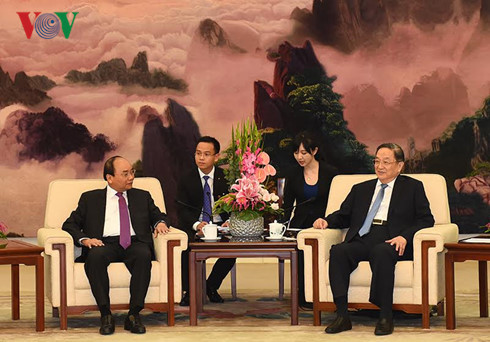 Thủ tướng Nguyễn Xuân Phúc đánh giá cao sự hợp tác chặt chẽ giữa Mặt trận Tổ quốc Việt Nam và Chính hiệp toàn quốc Trung Quốc thời gian qua. Thủ tướng Nguyễn Xuân Phúc đánh giá cao sự hợp tác chặt chẽ giữa Mặt trận Tổ quốc Việt Nam và Chính hiệp toàn quốc Trung Quốc thời gian qua.