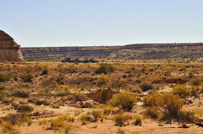  ..ngỡ như những cung đường Arizona miền viễn Tây.