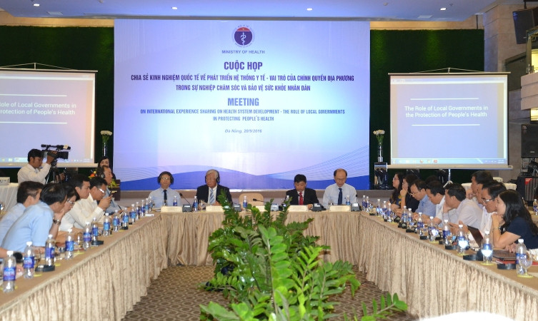 Quang cảnh cuộc họp.