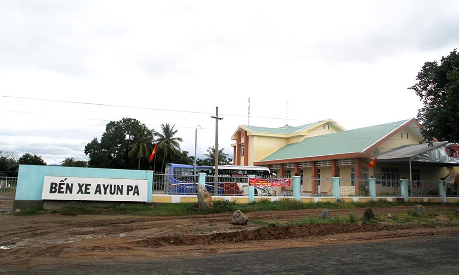 Bến xe được xây dựng gần 10 tỷ đồng tại thị xã Ayun Pa. Ảnh: V.N Bến xe được xây dựng gần 10 tỷ đồng tại thị xã Ayun Pa. Ảnh: V.N