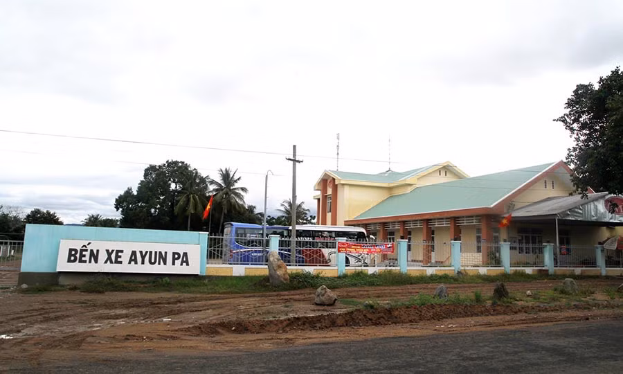 Bến xe được xây dựng gần 10 tỷ đồng tại thị xã Ayun Pa. Ảnh: V.N Bến xe được xây dựng gần 10 tỷ đồng tại thị xã Ayun Pa. Ảnh: V.N