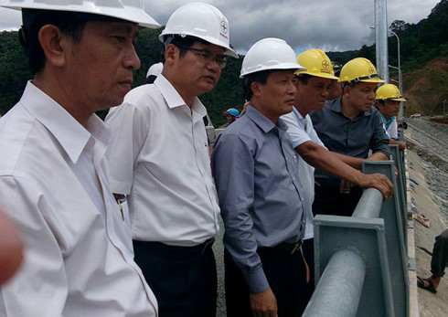 Thứ trưởng Cao Quốc Hưng có mặt tại hiện trường chỉ đạo khắc phục sự cố.