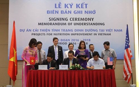 Đại diện Bộ Y tế và phía Hoa Kỳ tham gia ký kết Đại diện Bộ Y tế và phía Hoa Kỳ tham gia ký kết