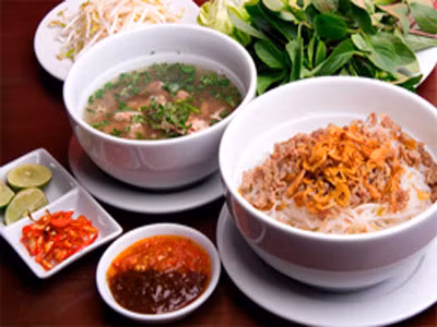  Năm 2012, phở khô là một trong 10 món ăn Việt Nam xác lập kỷ lục châu Á.