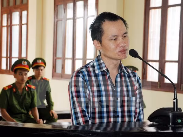 Bị cáo Sồng A Mua trước vành móng ngựa.