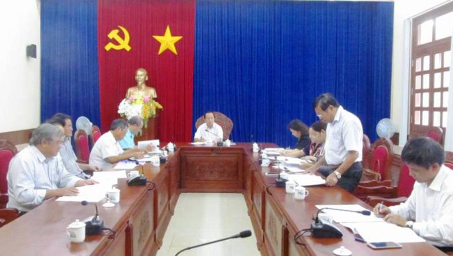 Các đại biểu cho ý kiến về văn kiện Đại hội. Ảnh: H.T  Các đại biểu họp cho ý kiến về văn kiện Đại hội. Ảnh: H.T