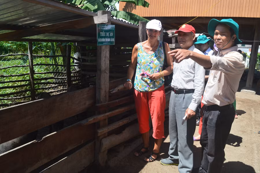 Ngân hàng Thế giới và Ban Điều phối Trung ương giám sát dự án tại huyện Ia Pa. Ảnh. Đ.Y Ngân hàng Thế giới và Ban Điều phối Trung ương giám sát dự án tại huyện Ia Pa. Ảnh. Đ.Y