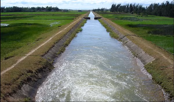 Những khi nước lớn, nước kênh Bắc chảy rất xiết