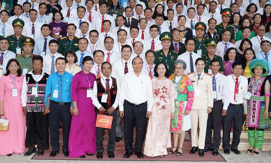 Thủ tướng Nguyễn Xuân Phúc gặp mặt điển hình” Dân vận khéo” toàn quốc năm 2020. Ảnh Quang Hiếu