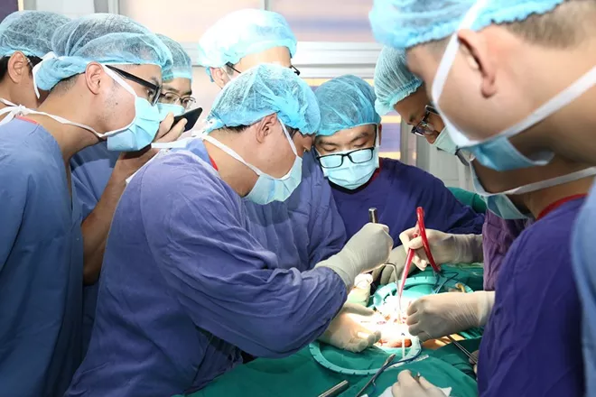 Phẫu thuật cấp cứu nam bệnh nhân bị sự cố khi quan hệ tình dục - Ảnh: Bệnh viện cung cấp