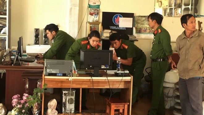 Công an tỉnh Lâm Đồng khám xét doanh nghiệp mua bán hóa đơn trái phép hồi tháng 11 năm ngoái - Ảnh Trùng Dương