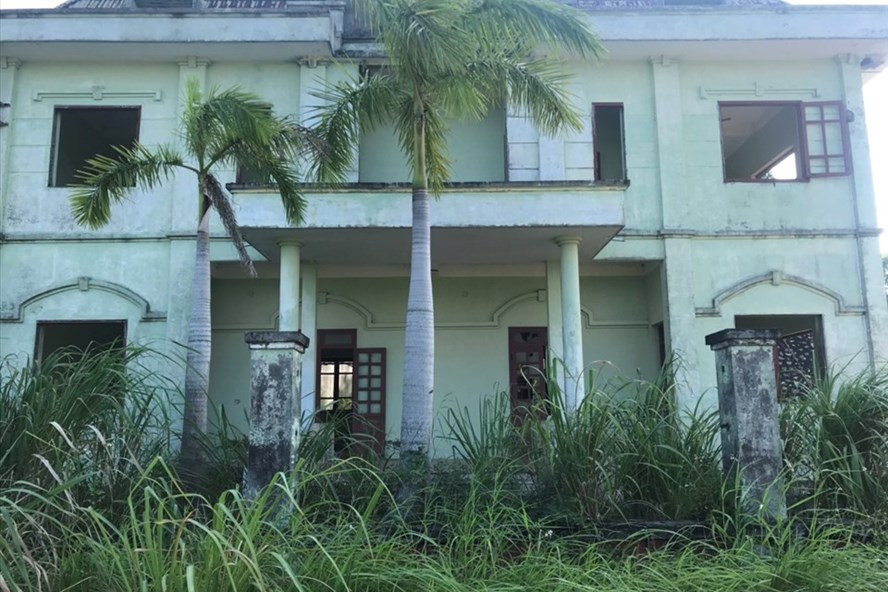 Ngôi nhà kiên cố nhưng bỏ hoang từ lúc xây dựng xong vào năm 2005. Ảnh: Nguyễn Hùng