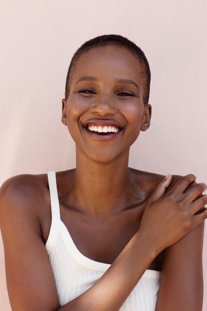 Người đẹp 9X dễ dàng ghi điểm với thái độ thân thiện, tích cực, phong thái trình diễn tự tin, chuyên nghiệp cùng những màn trả lời ứng xử trôi chảy, thông minh, truyền cảm hứng. Bên cạnh danh hiệu hoa hậu, cô còn giành chiến thắng ở vòng bình chọn của khán giả.