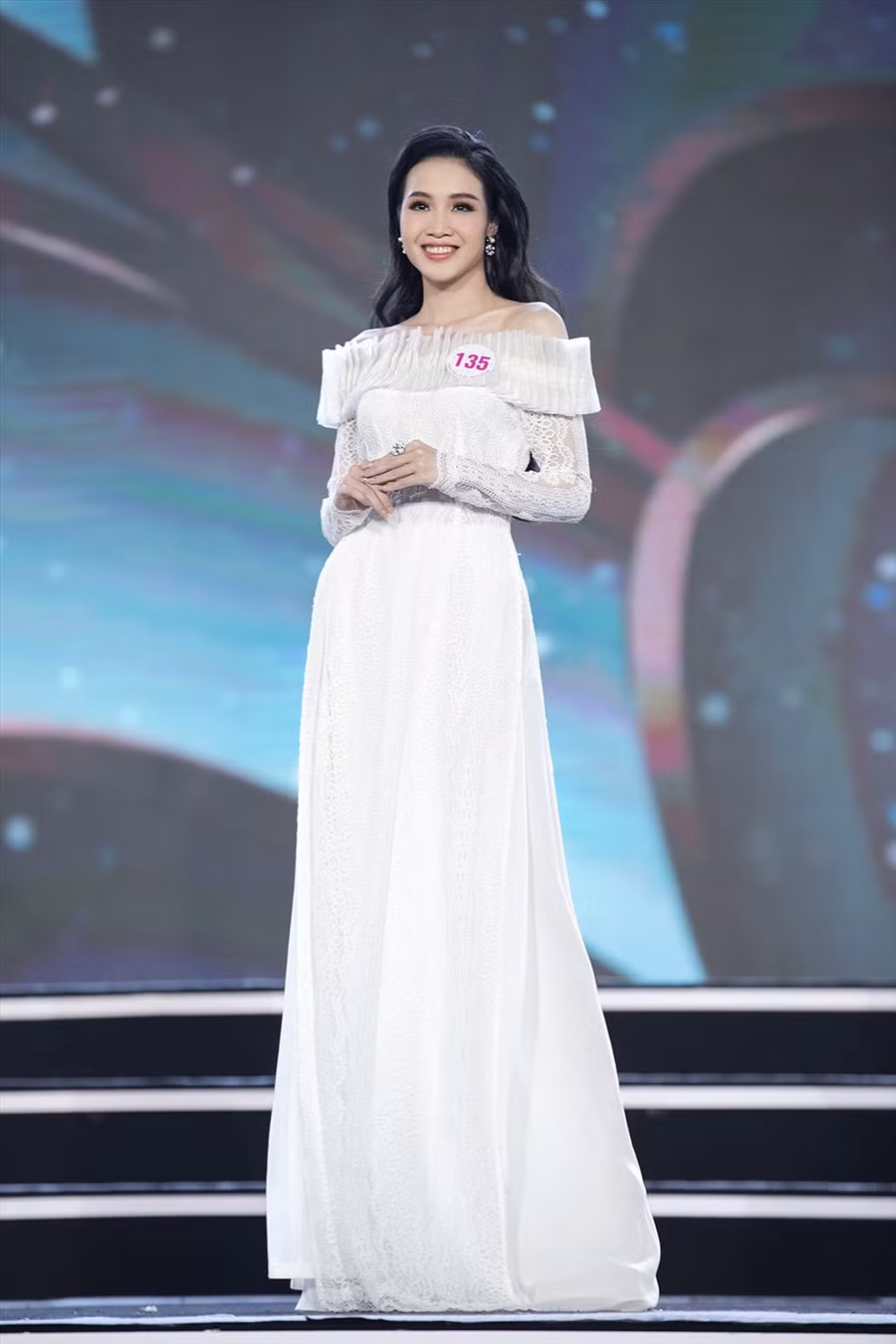 Cô đã xuất sắc được gọi tên cho top 35 thí sinh chung kết Hoa hậu Việt Nam 2020. Nhiều người kỳ vọng cô gái Quảng Nam sẽ tiến xa hơn nữa tại đêm chung kết. Ảnh: HHVN.