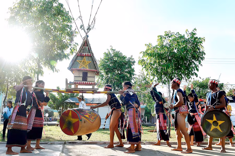 Biểu diễn cồng chiêng trong Ngày hội Du lịch Kbang 2019. Ảnh: Đức Thụy
