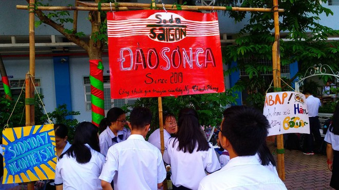 Hoạt động hội chợ cũng là môi trường khởi nghiệp thử nghiệm đối với học sinh ẢNH: PHÚ HUỲNH