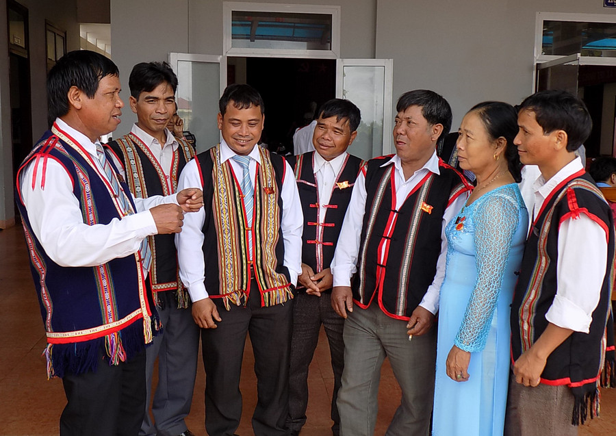 Trao đổi về công tác xây dựng đội ngũ cán bộ. Ảnh: Thanh Nhật Trao đổi về công tác xây dựng đội ngũ cán bộ huyện Chư Păh. Ảnh: Thanh Nhật