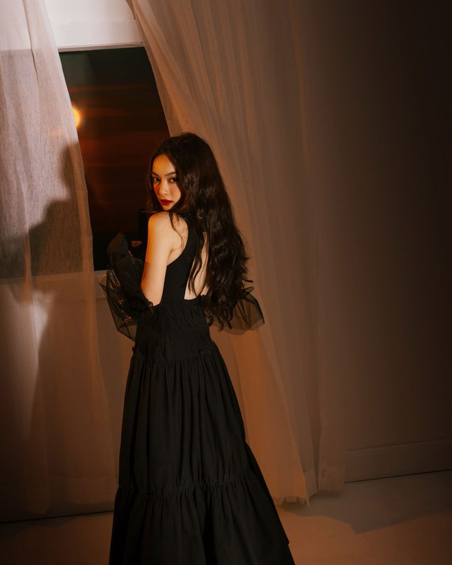 Kaity Nguyễn cho biết bộ ảnh được lấy cảm hứng từ hai bộ phim gần đây nhất cô tham gia là Tiệc trăng máu và Gái già lắm chiêu V ẢNH: NVCC