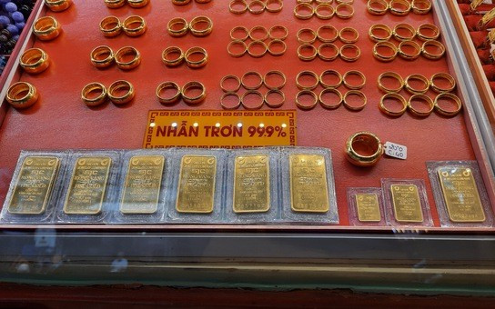 Giá vàng giảm khi USD suy yếu Giá vàng giảm khi USD suy yếu