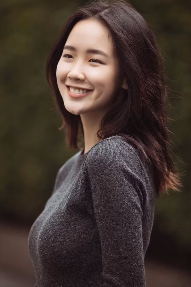 Trong dàn thí sinh Hoa hậu Việt Nam 2020, Lê Nguyễn Bảo Ngọc thu hút sự quan tâm của cộng đồng mạng bởi chiều cao “khủng