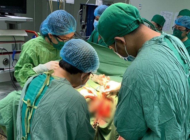 Các bác sĩ đã phẫu thuật cho nữ bệnh nhân ở Hậu Giang tự ý xông thuốc nhiều lần dẫn đến bỏng, loét nghiêm trọng ẢNH: ĐÌNH TUYỂN Các bác sĩ đã phẫu thuật cho nữ bệnh nhân ở Hậu Giang tự ý xông thuốc nhiều lần dẫn đến bỏng, loét nghiêm trọng ẢNH: ĐÌNH TUYỂN
