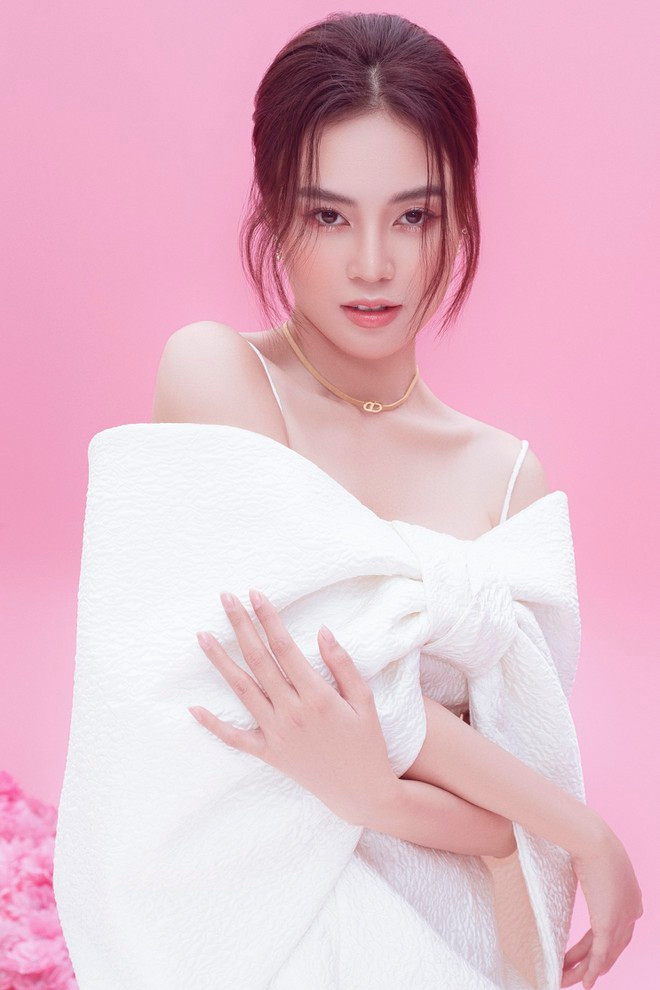 Lan Ngọc luôn biết cách để làm tôn vinh vẻ đẹp của các trang phục ẢNH: MILOR TRẦN