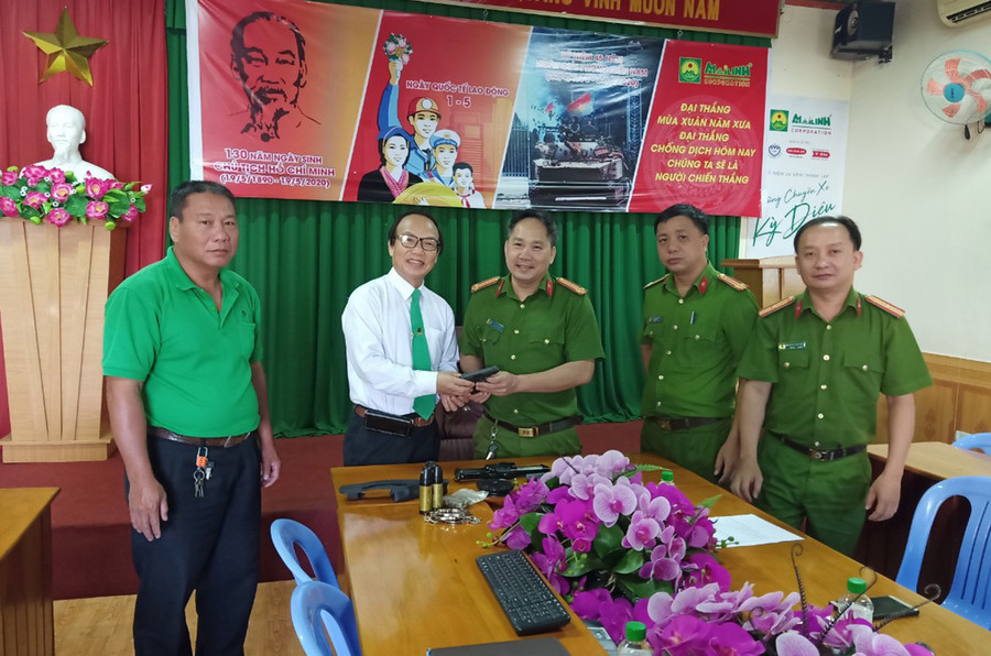 Công an tỉnh đã vận động thu hồi được nhiều công cụ hỗ trợ tại các doanh nghiệp trên địa bàn. Ảnh: Chu Kiến Trúc