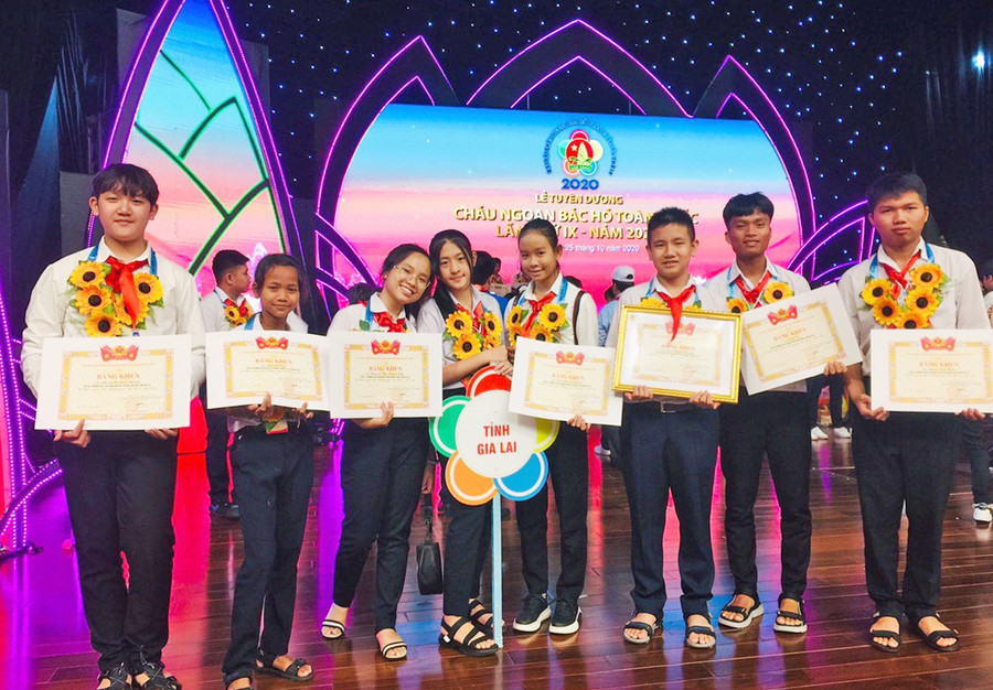  Các đại biểu cháu ngoan Bác Hồ tỉnh Gia Lai tham dự Đại hội Cháu ngoan Bác Hồ toàn quốc lần thứ IX. Ảnh: Đỗ Đức Thanh