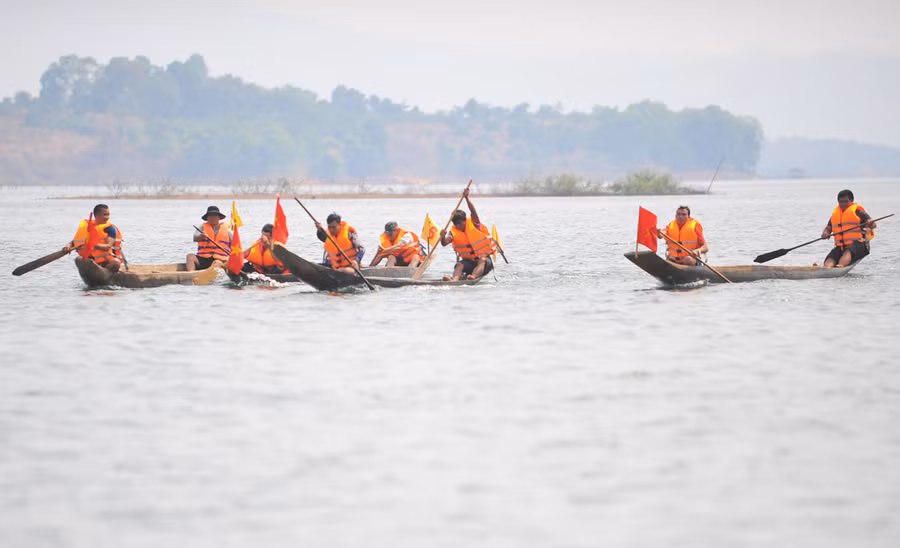 Hội đua thuyền độc mộc trên sông Pô Kô lần II sẽ diễn ra từ ngày 13 đến 15-11. Ảnh: Nguyễn Tú